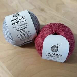 Hooks and Needles Sunset Hues Set of 2 Cotton Wool Gray White Red Pink NEW